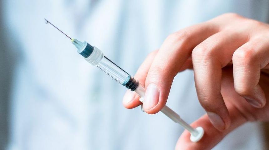 Binlerce Sağlık Çalışanı Hastalıklara Karşı Aşılanıyor