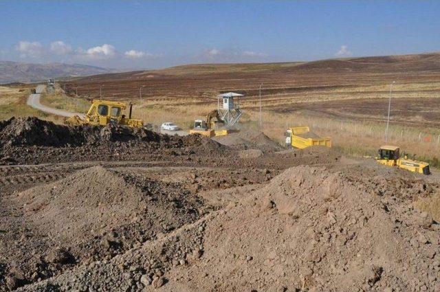 Vali Atik, Siirt Havaalanında İncelemede Bulundu 1