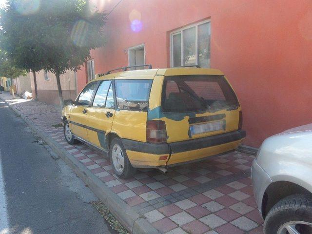 Boz&uuml;y&uuml;k Belediyesi Zabıta M&uuml;d&uuml;rl&uuml;ğ&uuml; Ekiplerinden Ara&ccedil;larını Kaldırımlara Park Eden S&uuml;r&uuml;c&uuml;lere Cezai İşlem 1