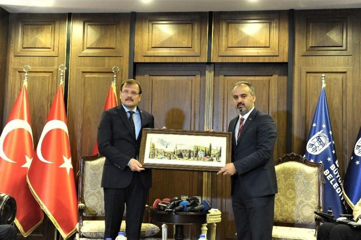 Başbakan Yardımcısı Hakan &Ccedil;avuşoğlu: