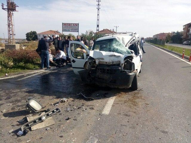 Samsun’da Kamyonet Tıra Çarptı: 6 Yaralı