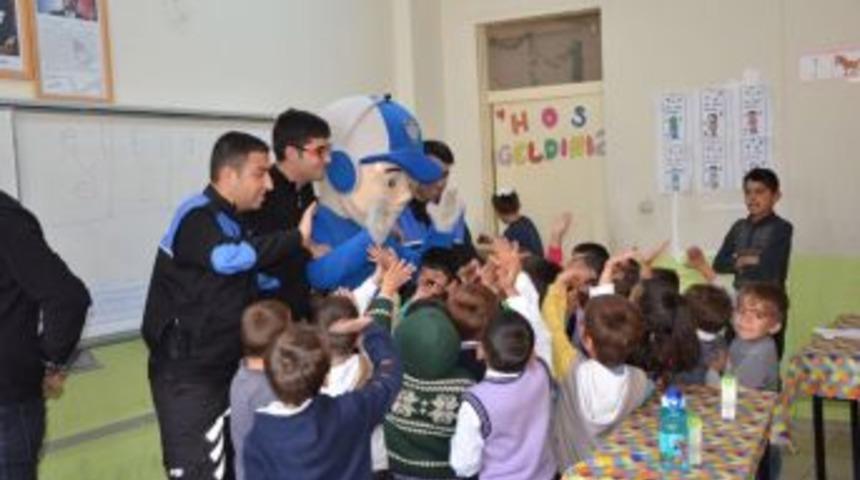 Hakkari’de ’115 Polis İhbar Hattını’ Anlattı