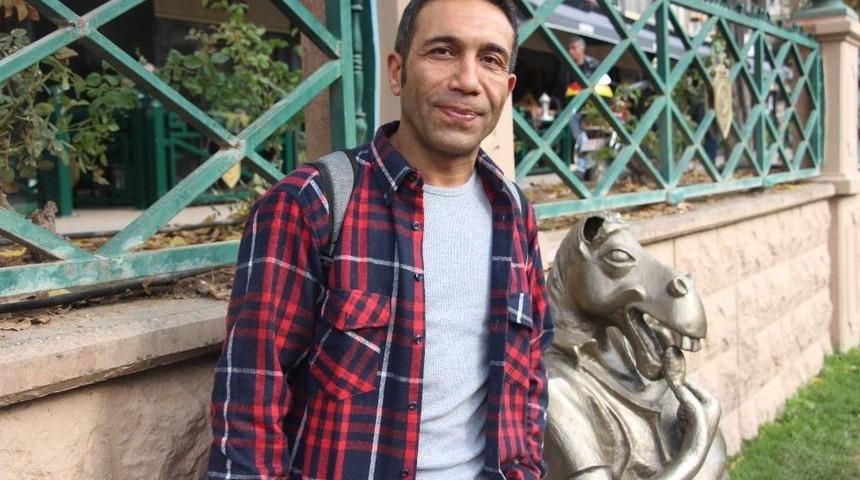 Eşek Heykelinin Kulağını Kesenlere Vatandaştan Tepki