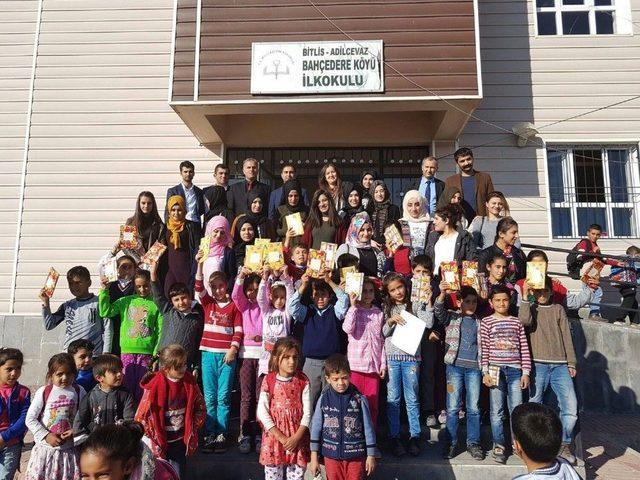 Kyk Öğrencilerinden Kardeş Okula Kitap Desteği