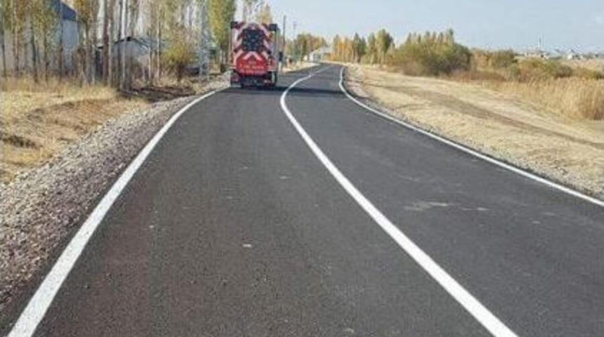 Tutak’ta Köy Yolları Asfaltlanıyor