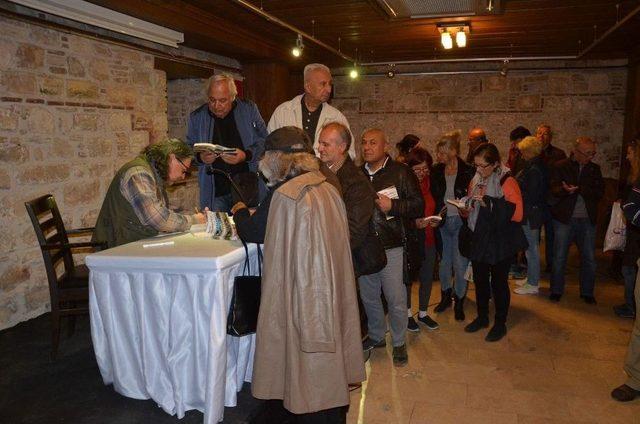 Kuşadası&rsquo;nda &ldquo; Benim Sinemacılarım &ldquo; İsimli İmza G&uuml;n&uuml; Ve S&ouml;yleşi Yapıldı 1