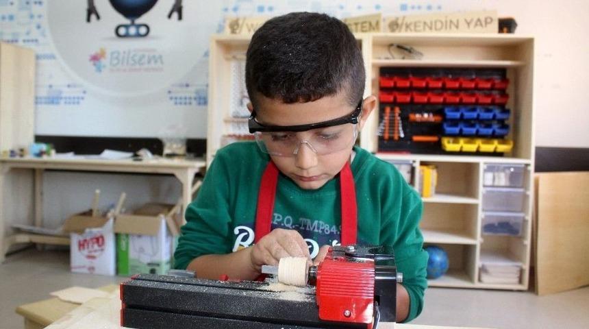 &Uuml;st&uuml;n Zekalı &Ccedil;ocuklar Bilsem İle &lsquo;icat&rsquo; &Ccedil;ıkartıyor