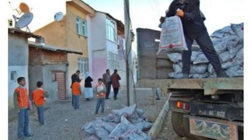 Gen&ccedil;&rsquo;te İhtiya&ccedil; Sahibi Ailelere K&ouml;m&uuml;r Desteği