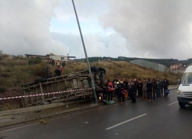 Maltepe’de Servis Minibüsü Devrildi: 1 Yaralı