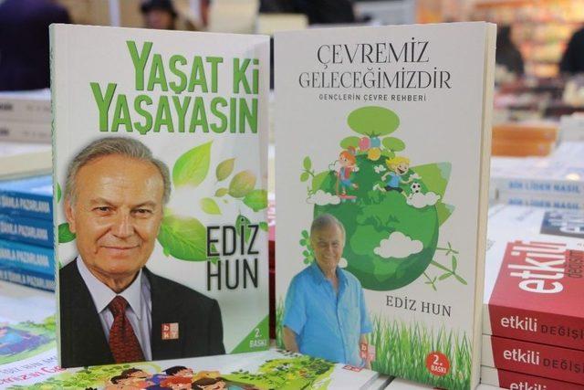 Ediz Hun, T&uuml;yap&rsquo;ta Okuyucularıyla Buluştu 1