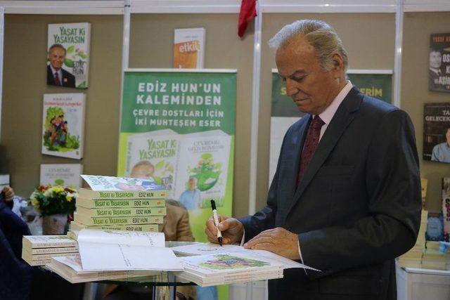 Ediz Hun, T&uuml;yap&rsquo;ta Okuyucularıyla Buluştu 2