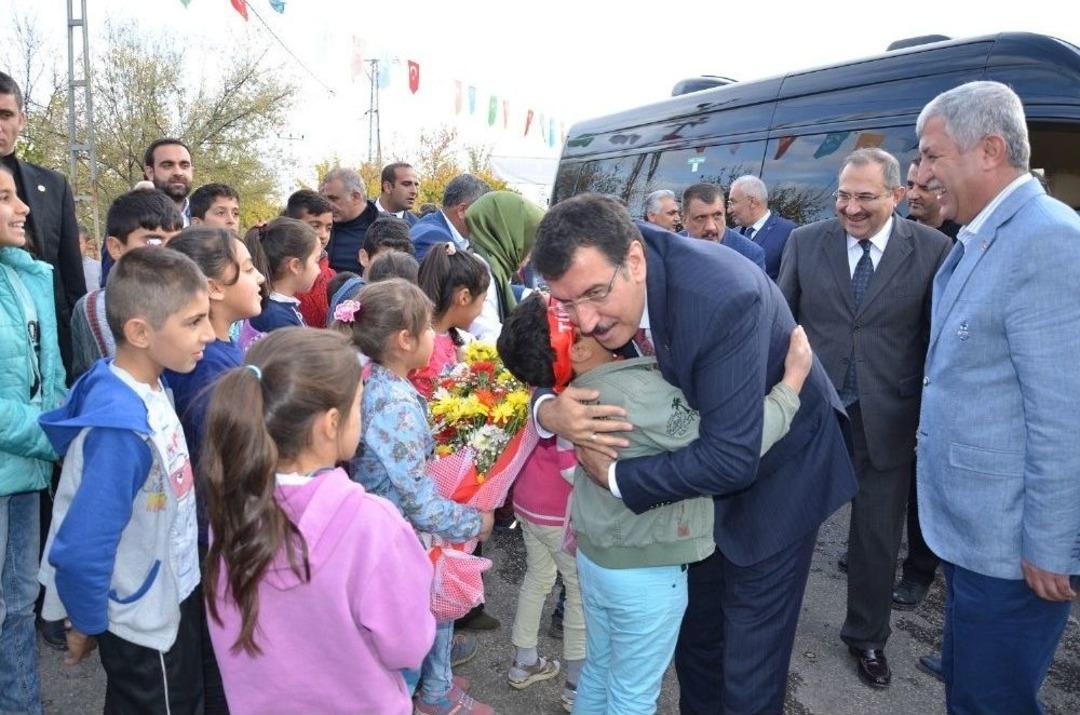 Bakan T&uuml;fenkci &lsquo;yeşilyurt Meslek Ediyor Projesi&rsquo; Sertifika T&ouml;renine Katıldı