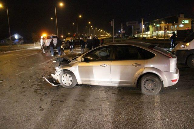 Sivas’ta Zincirleme Kaza 4 Yaralı