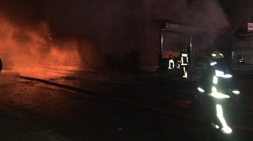 Halkalı&rsquo;da Lastik Fabrikasında Yangın