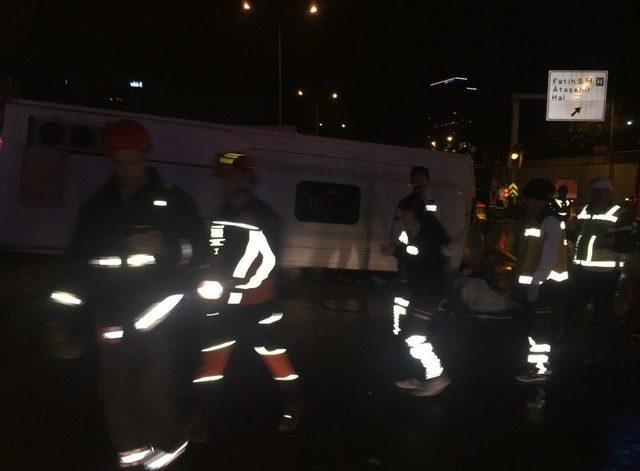 Kadık&ouml;y&rsquo;de D&uuml;ğ&uuml;nden D&ouml;nen Otob&uuml;s Devrildi: 2 &Ouml;l&uuml;; &Ccedil;ok Sayıda Yaralı 1