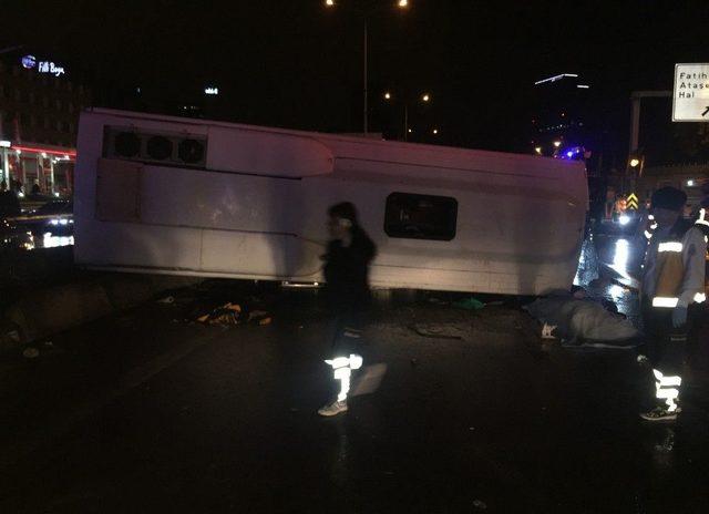 Kadık&ouml;y&rsquo;de D&uuml;ğ&uuml;nden D&ouml;nen Otob&uuml;s Devrildi: 2 &Ouml;l&uuml;; &Ccedil;ok Sayıda Yaralı 2