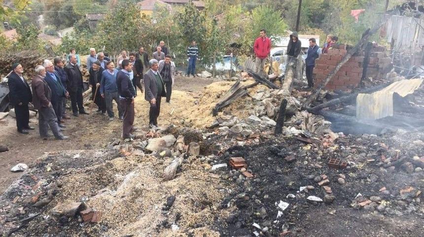 Vezirk&ouml;pr&uuml;&rsquo;de Bir Ev Yanarak K&uuml;l Oldu