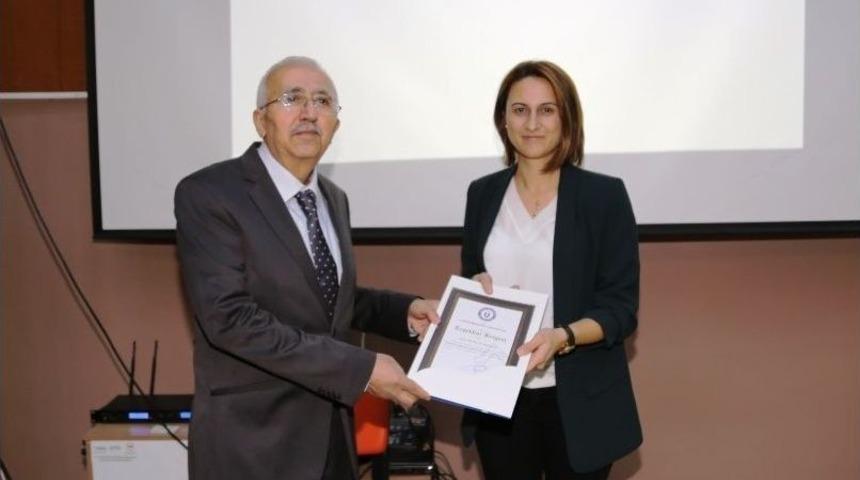 Gen&ccedil;liğin Değerler Bağlamındaki Sorunları Konuşuldu