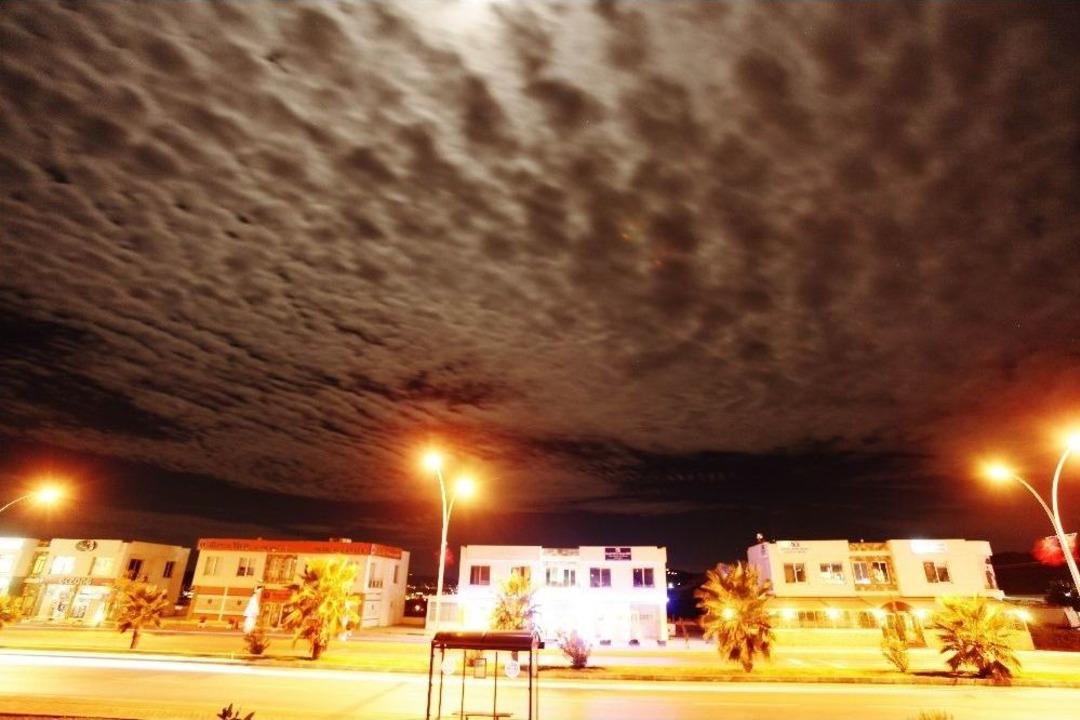 Başını Kaldıran Herkes Havadaki G&uuml;zelliğe Hayran Kaldı