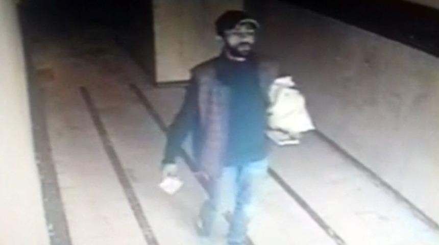 (&ouml;zel Haber) Broş&uuml;rle Kapıyı A&ccedil;tı Ayakkabıları &Ccedil;alıp Ka&ccedil;tı