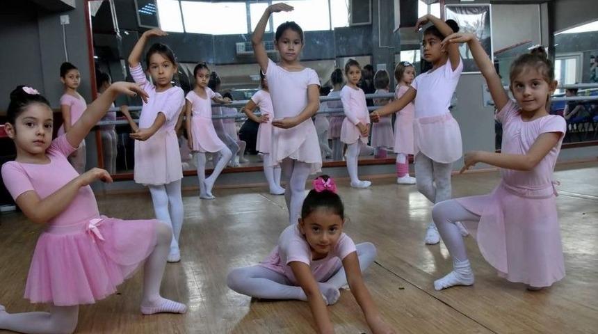 Asev Geleceğin Balerinlerini Yetiştiriyor