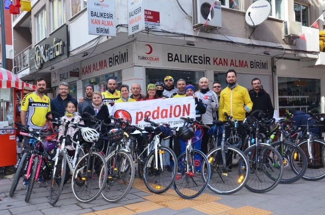 Pedalon Bisiklet Derneğinden Kızılay&rsquo;a Kan Bağışı