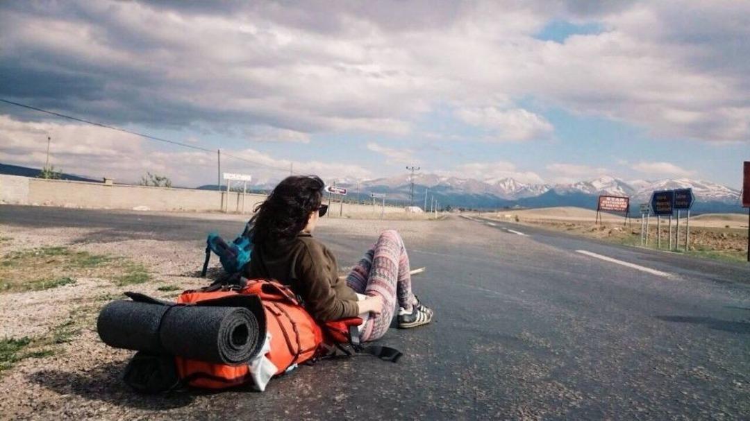 Otostop&ccedil;u Gen&ccedil;ler 300 Lira İle 3 &Uuml;lke Dolaştı