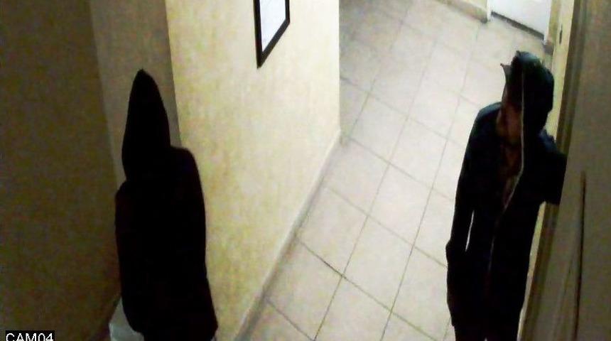 İşyerinin Para Kasasını Delip, 100 Bin Lira &Uuml;zerinde Vurgun Yaptılar