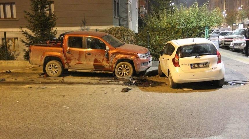 Park Halindeki Ara&ccedil;lara &Ccedil;arpan Otomobil 2 Yayayı Ezdi