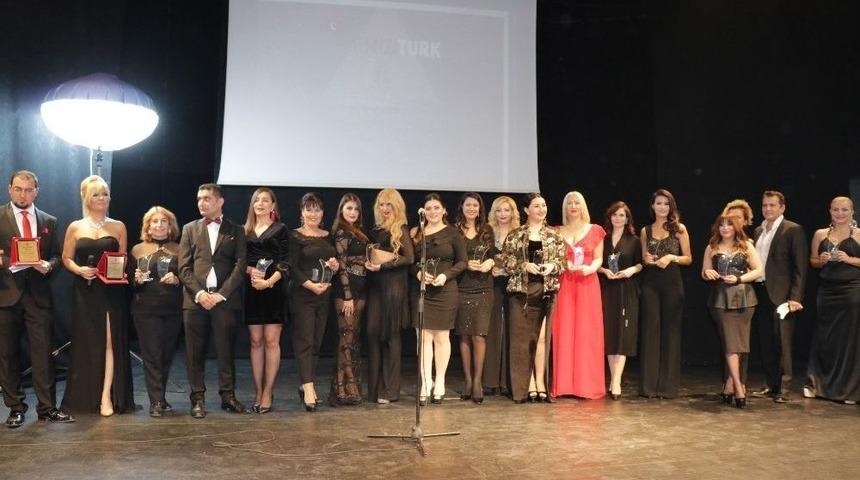 Medyanın En İyileri İzmir&rsquo;de &Ouml;d&uuml;llerini Aldı