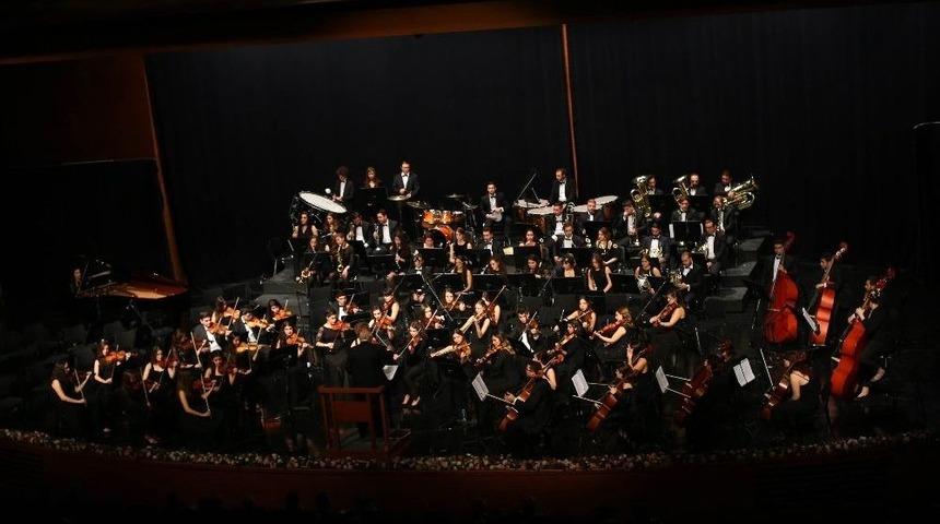 Ted Senfoni Orkestrası Bursa&rsquo;da Konser Verdi