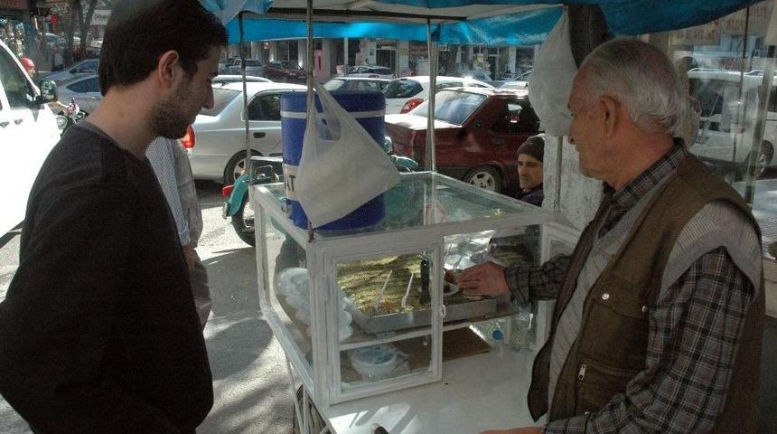 Yaşlı Adamın Hayatı Tatlıcılıkla Değişti