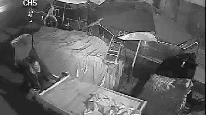 Tabla &Ccedil;alan Hırsız Kulağından Oldu