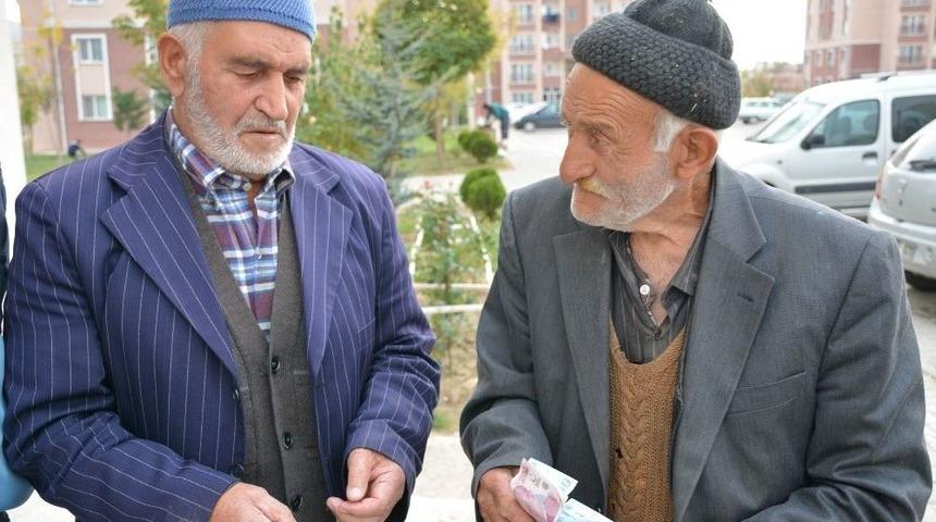 65 Yaş Aylığını Kaybetti, &Uuml;z&uuml;nt&uuml;s&uuml; Fazla S&uuml;rmedi