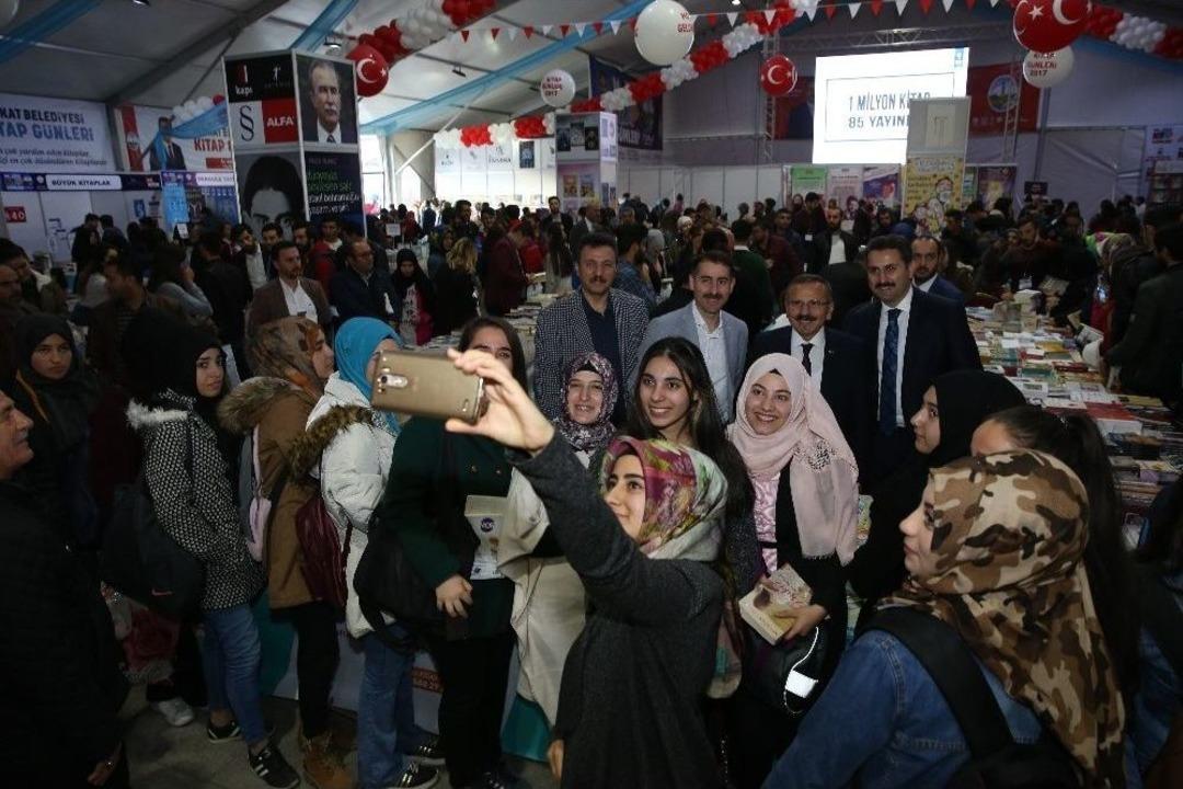 Tokat Kitap Fuarı Okurlarla Yazarları Buluşturuyor