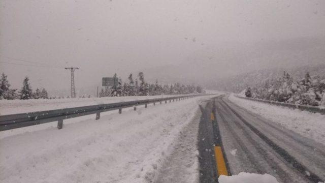 Seydişehir-antalya Karayolu Kardan Ulaşıma Kapandı