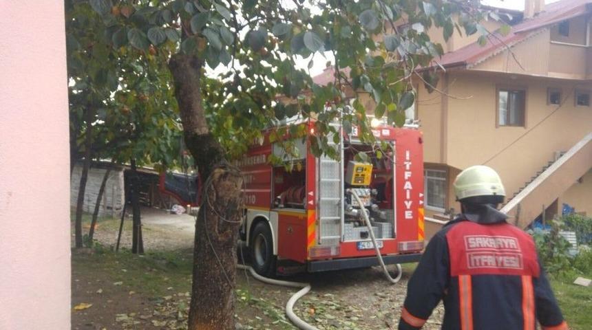 Samanlıkta &Ccedil;ıkan Yangın Korkuttu