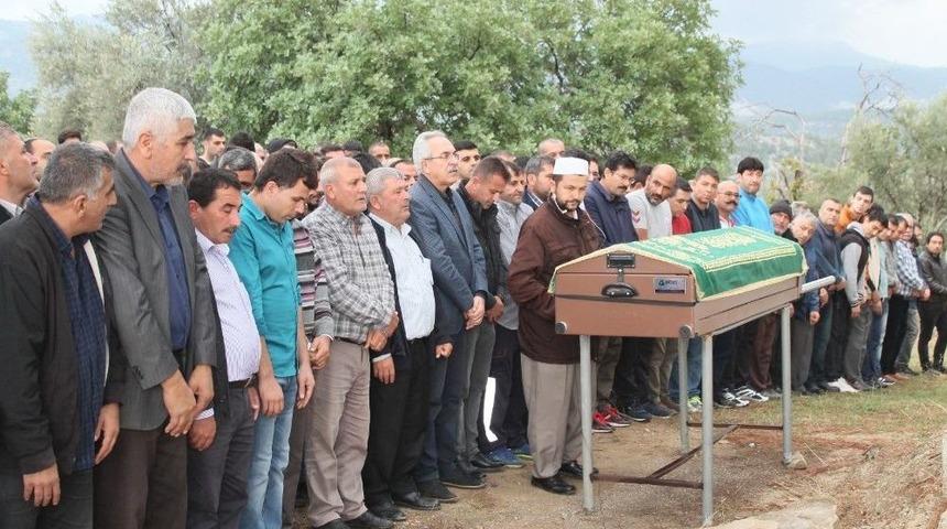 Ağa&ccedil; Motoru Kazasında &Ouml;len İşitme Engelli Eski Sporcu Toprağa Verildi