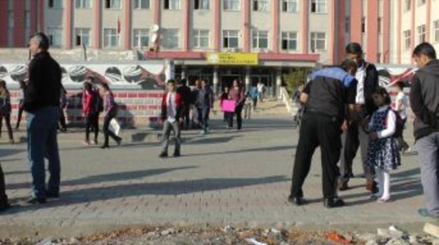 Batman&rsquo;da 150 Polis İle Okulların &Ccedil;evresinde Denetim Yapıldı