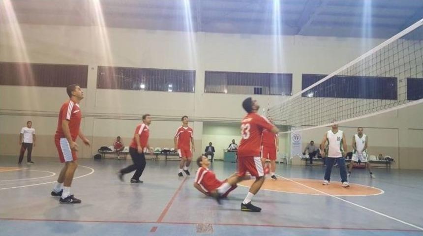 Besni&rsquo;de &Ouml;ğretmenler G&uuml;n&uuml; Voleybol Turnuvası Başladı