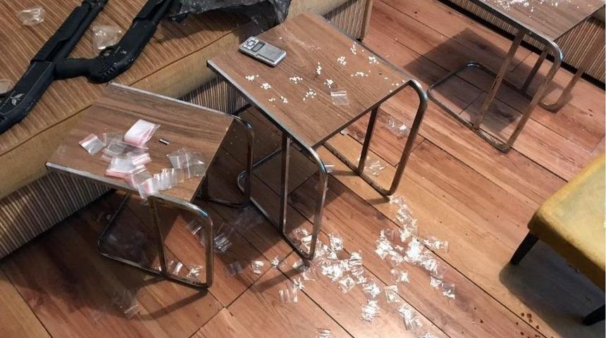 İzmir&rsquo;de Uyuşturucu Operasyonu: 9 Tutuklama