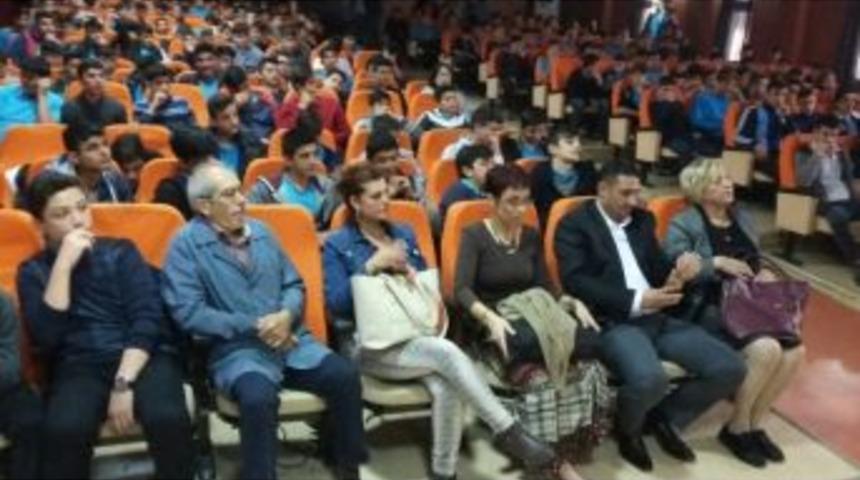 Aile İlgisizliği &Ccedil;ocuğu Su&ccedil;a İtiyor