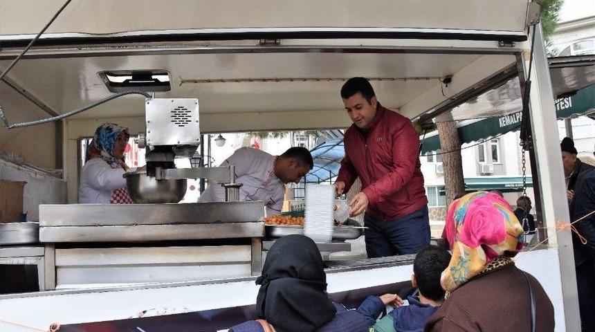 Şehitler İ&ccedil;in Lokma D&ouml;kt&uuml;r&uuml;ld&uuml;