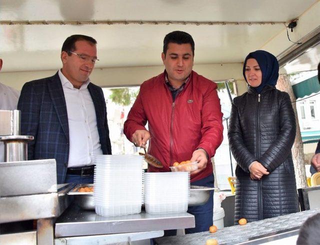 Şehitler İ&ccedil;in Lokma D&ouml;kt&uuml;r&uuml;ld&uuml; 1