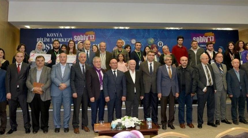 &Uuml;lkenin Geleceği Olan Başarılı Gen&ccedil;ler &Ouml;d&uuml;llendirildi