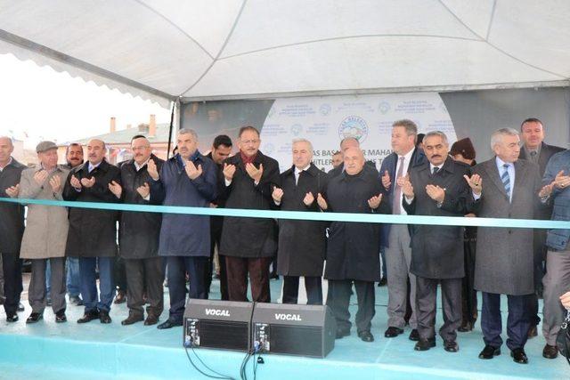 Bakan Özhaseki Şehitler Camii’ni Hizmete Açtı