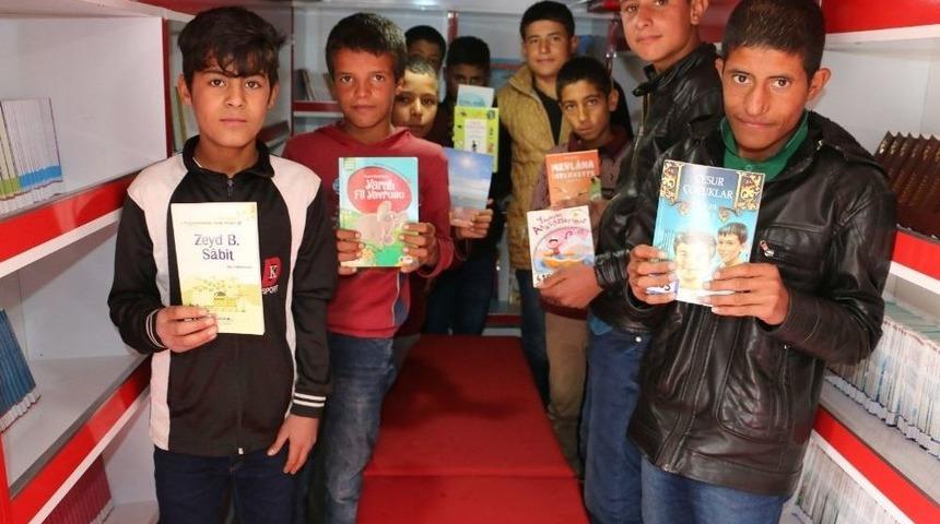 Gezici K&uuml;t&uuml;phane 1 Milyon Okuyucu Hedefiyle Kırsalın Yolunu Tuttu