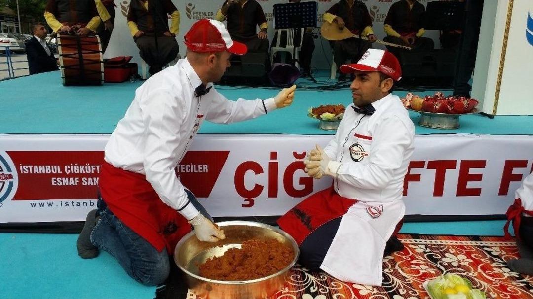 Esenler &Ccedil;iğ K&ouml;fte, Nar Ve Bademe Doydu