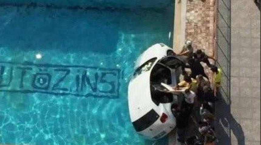 Sitenin Havuzuna Otomobil D&uuml;şt&uuml;