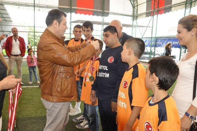 Özel Eğitim Öğrencileri Halı Saha Futbol Turnuvasında Ter Döktü